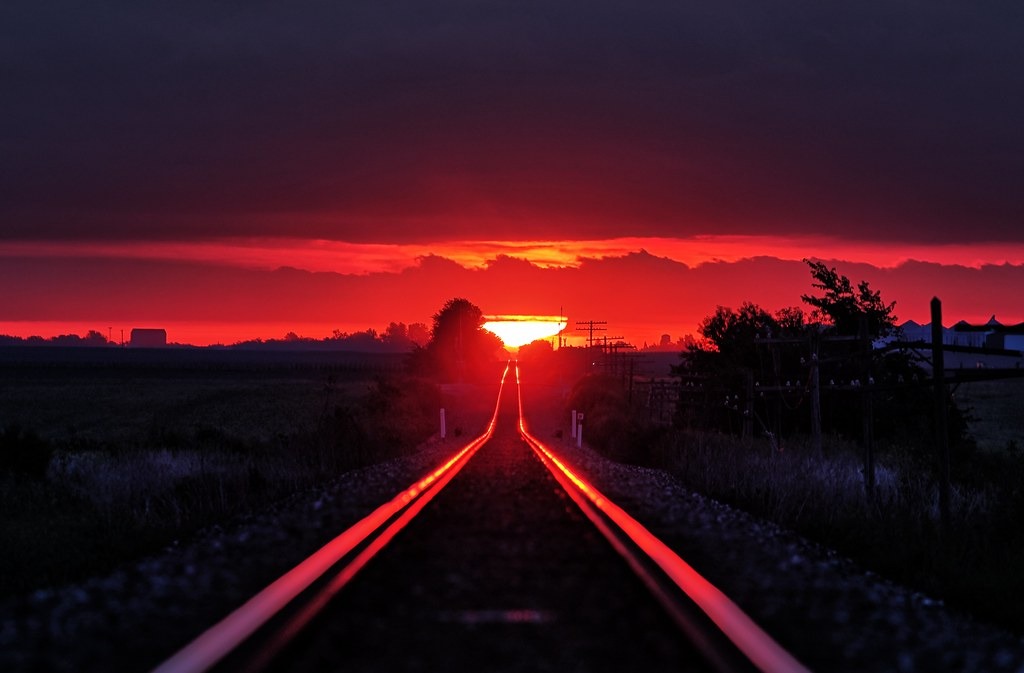 Witness the annual miracle as the sun’s mesmerizing reflection dances upon the railroad tracks, inviting you to capture a photograph that encapsulates the enchantment of this fleeting moment in time.vouyen