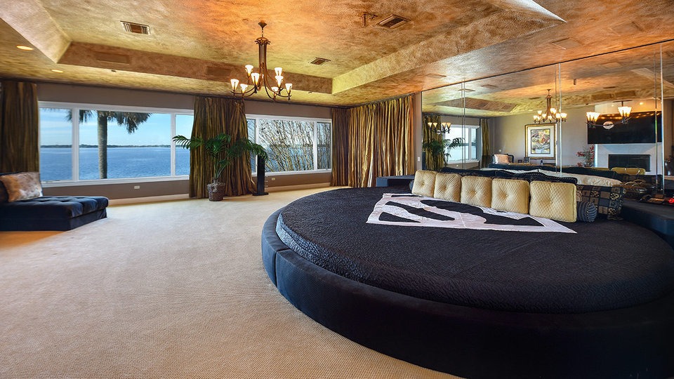 Fascinated by the expensive amenities inside Shaquille O'Neal's villa $28M at in Orlando