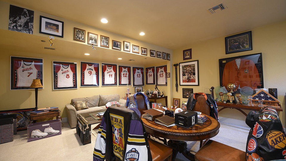 Fascinated by the expensive amenities inside Shaquille O'Neal's villa $28M at in Orlando