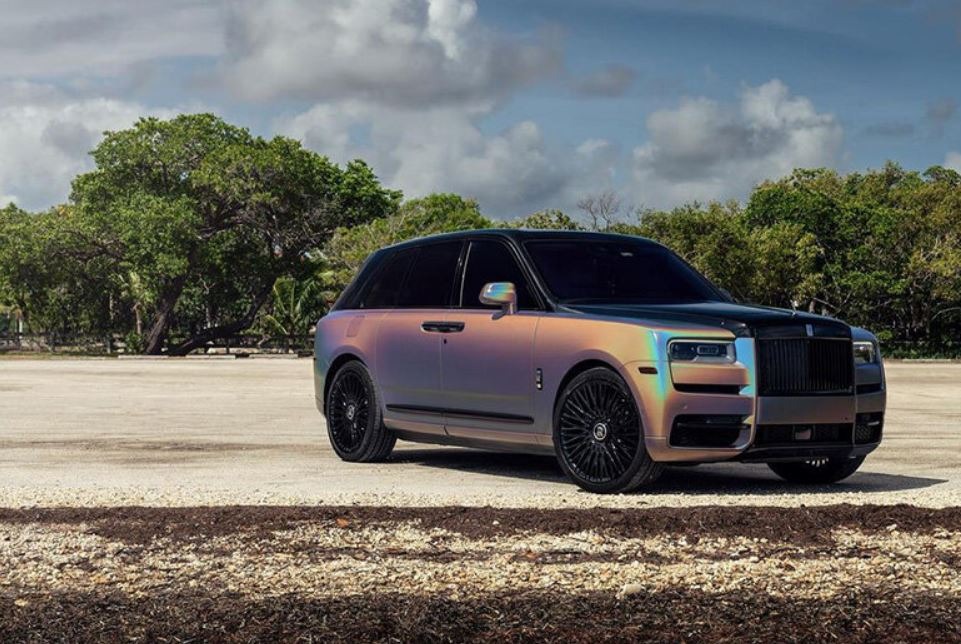 Lianko ramirez wraps rolls-royce cullinan in iridescent color