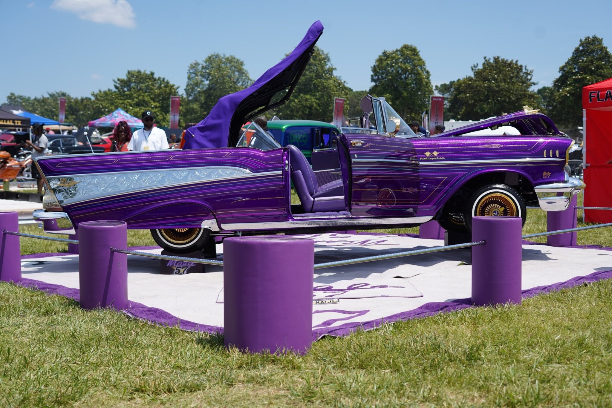 Rick Ross shows off his unique purple supercar at the auto show. WoWwwwwwwwwwwwwww!