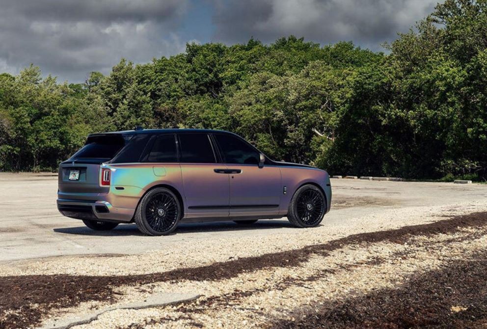 Lianko ramirez wraps rolls-royce cullinan in iridescent color