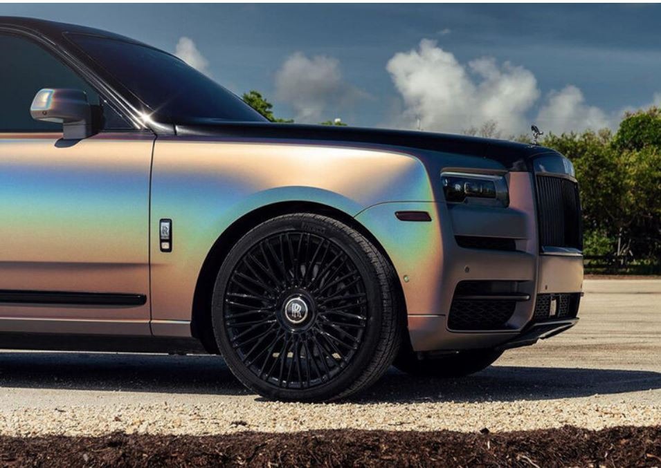 Lianko ramirez wraps rolls-royce cullinan in iridescent color