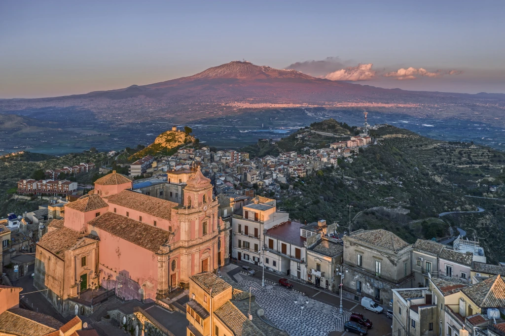 Unіqᴜe Shape of Sicilian Village Goes vіrаl, Leaving Viewers Awestruck ‎ - Mnews