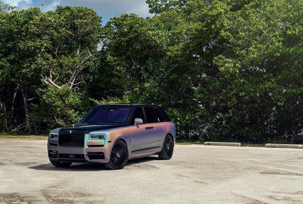 Lianko ramirez wraps rolls-royce cullinan in iridescent color