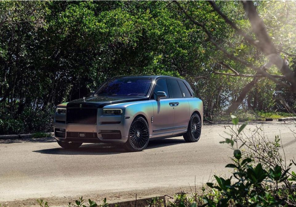 Lianko ramirez wraps rolls-royce cullinan in iridescent color