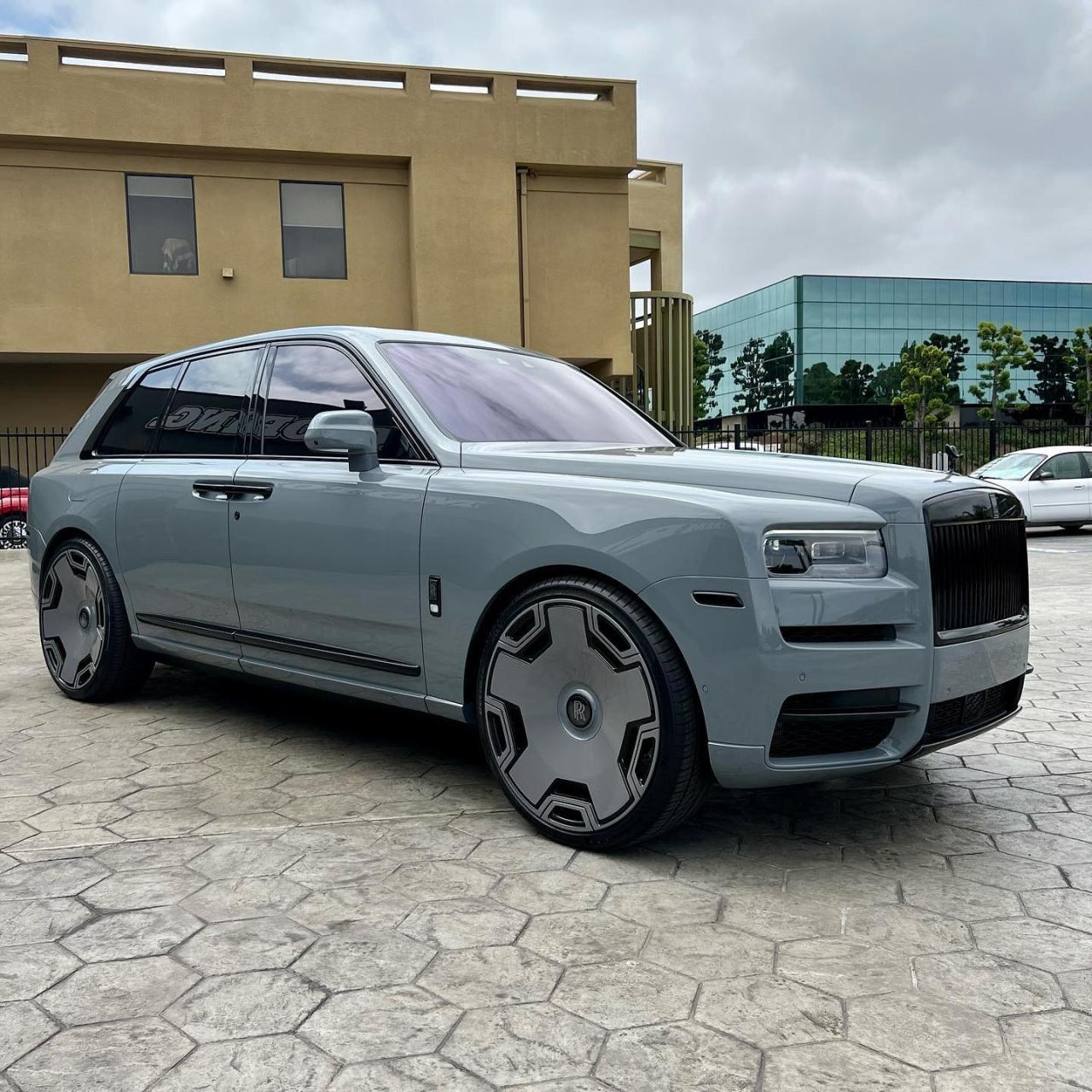 Bespoke Rolls-Royce Cullinan Black Badge: Luxury Meets Wild on 26-Inch Wheels