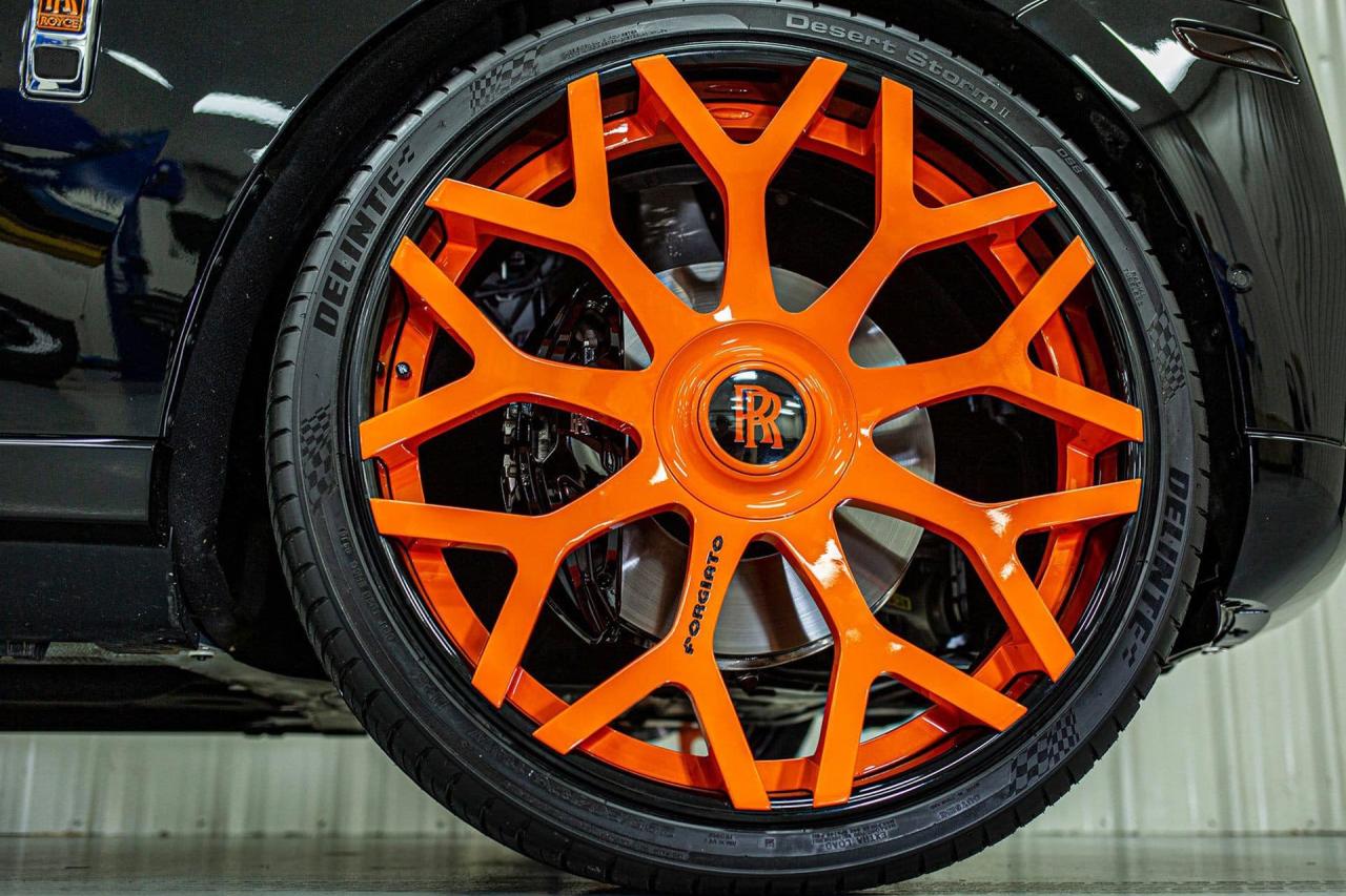 The Stunning Elegance of the Black Rolls-Royce Cullinan on Vibrant Dream-Ecl Orange Wheels