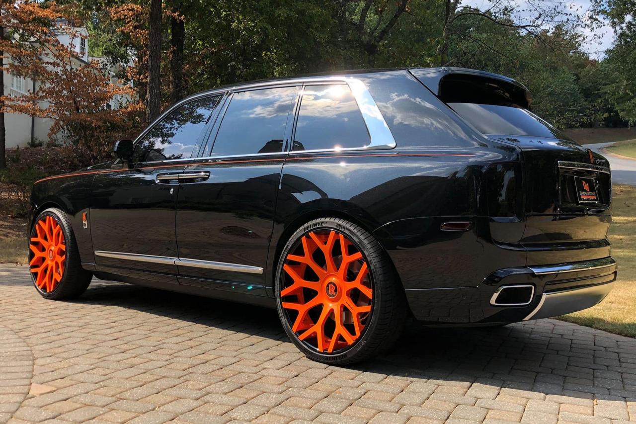 The Stunning Elegance of the Black Rolls-Royce Cullinan on Vibrant Dream-Ecl Orange Wheels