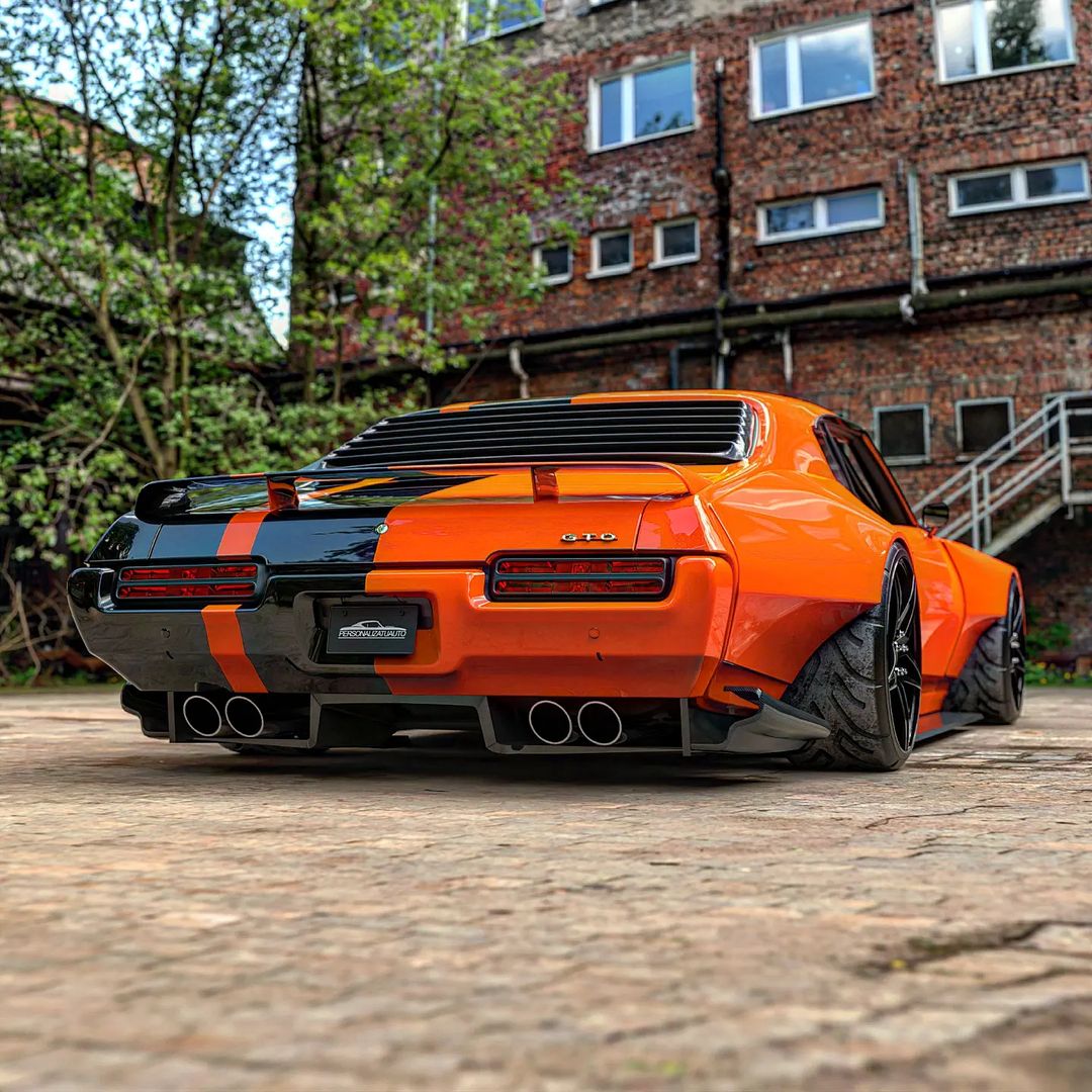 Close-Up of the Curvaceous Orange/Black Double-Sided Pontiac GTO Mustang, Flaunting its Powerful Muscular Presence – Supper Stories